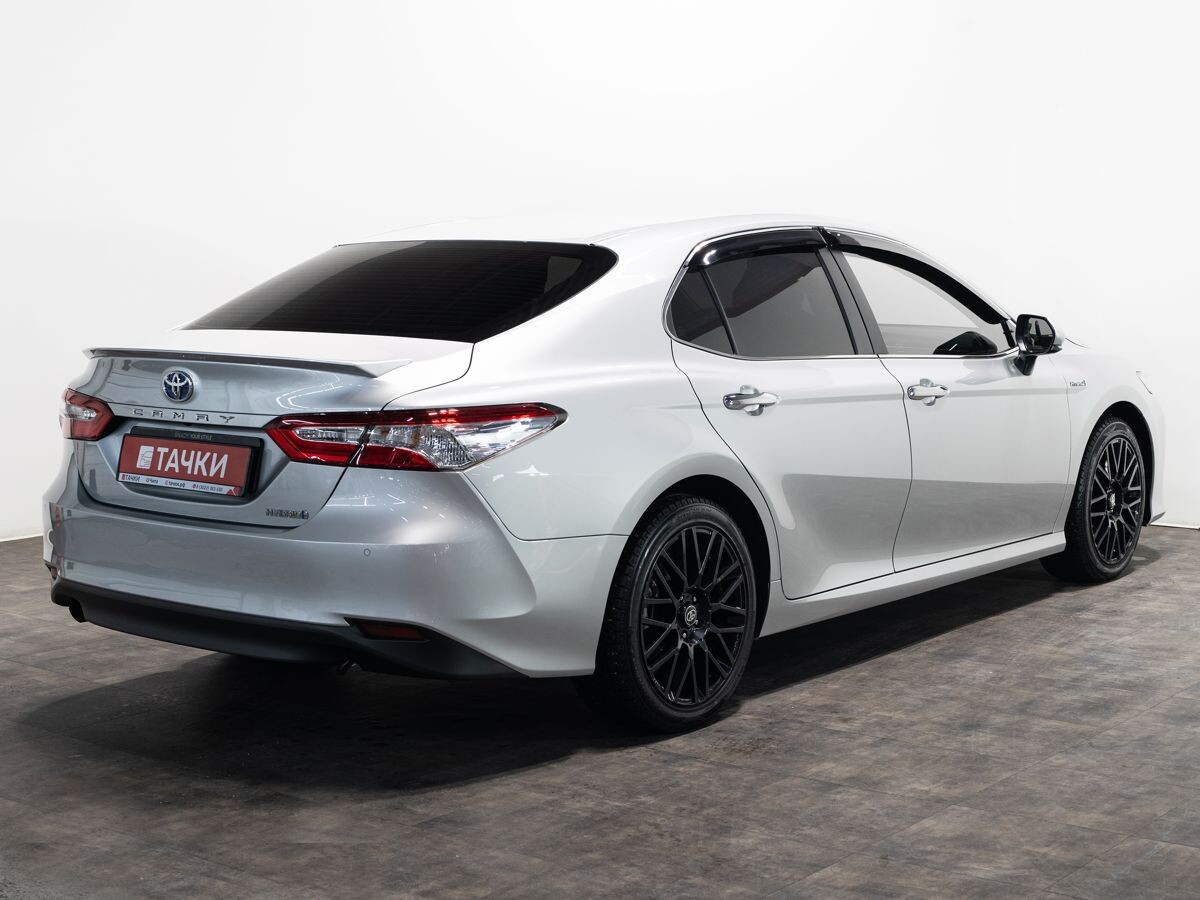 Toyota Camry 2020 - фото автомобиля