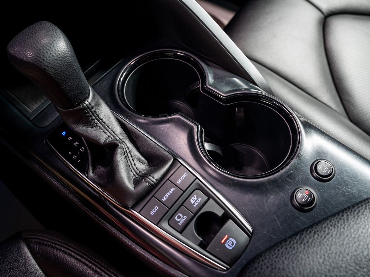 Toyota Camry 2020 - фото автомобиля