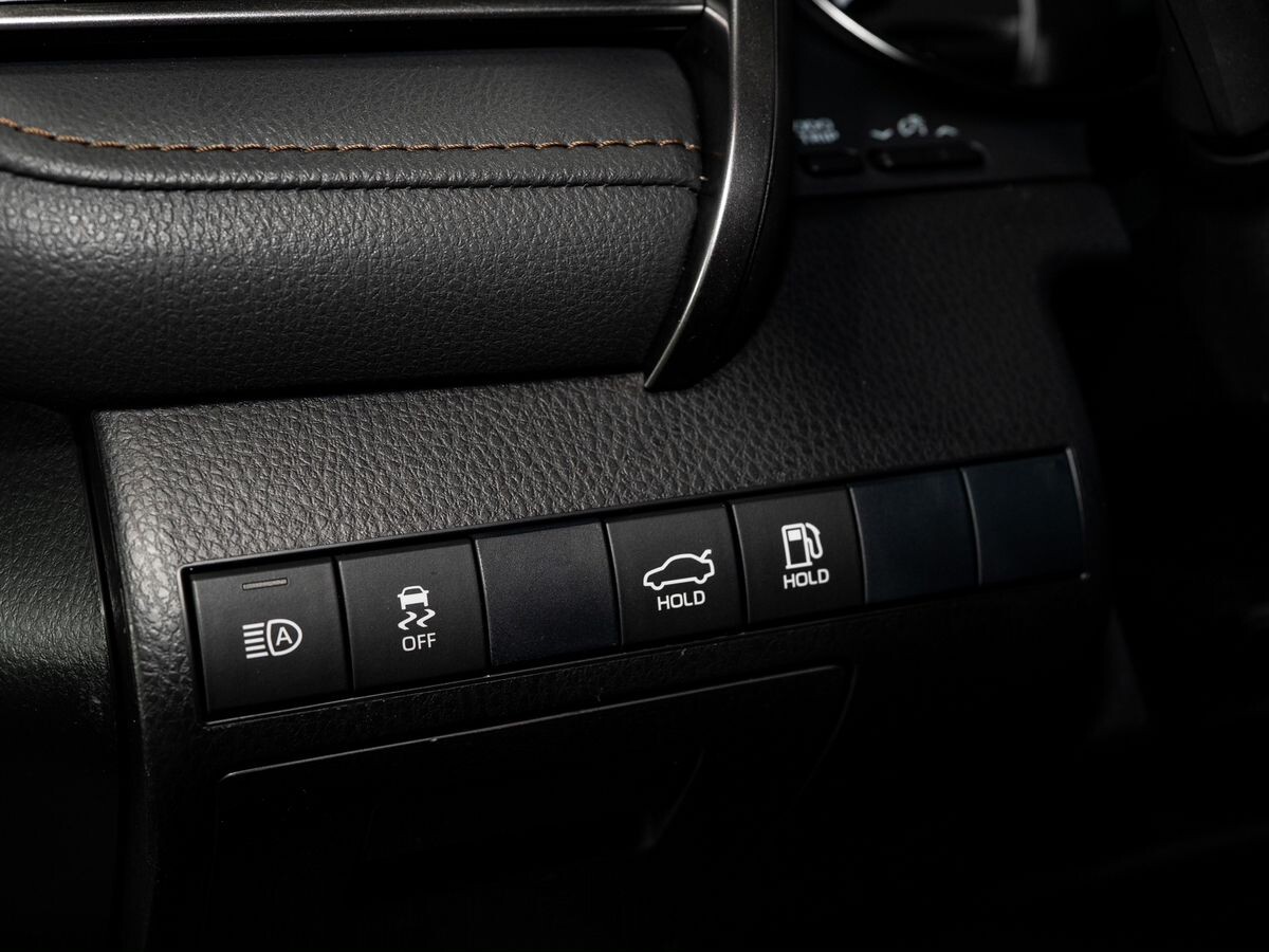 Toyota Camry 2020 - фото автомобиля