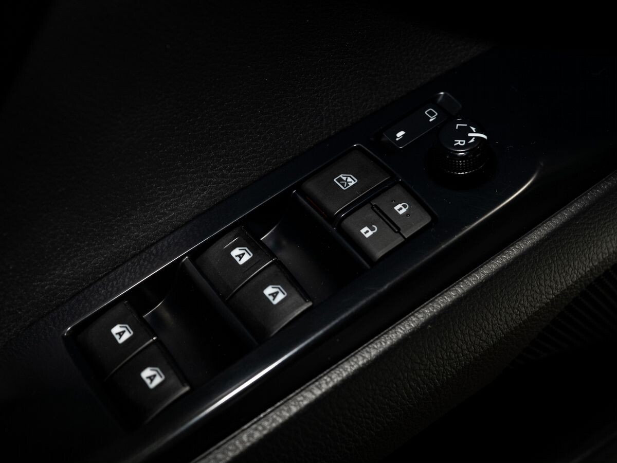 Toyota Camry 2020 - фото автомобиля