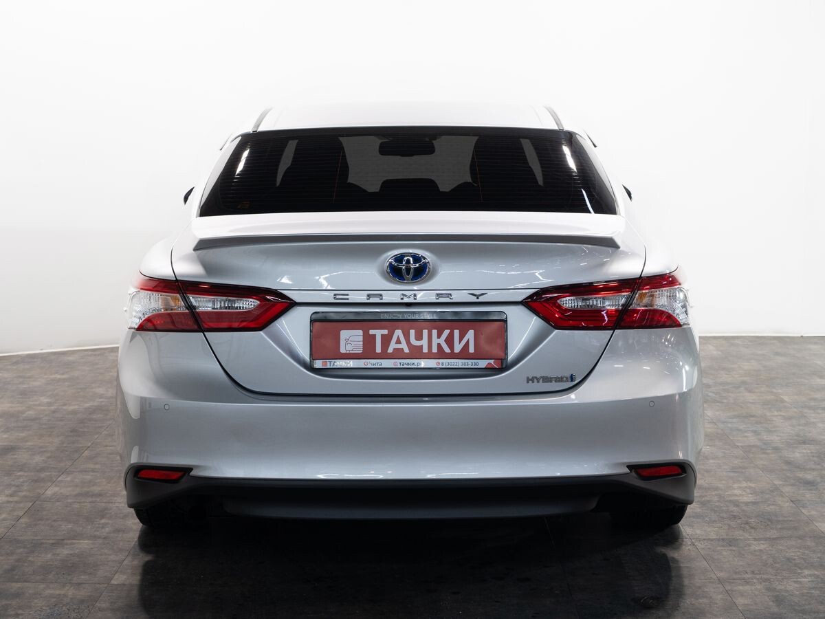 Toyota Camry 2020 - фото автомобиля