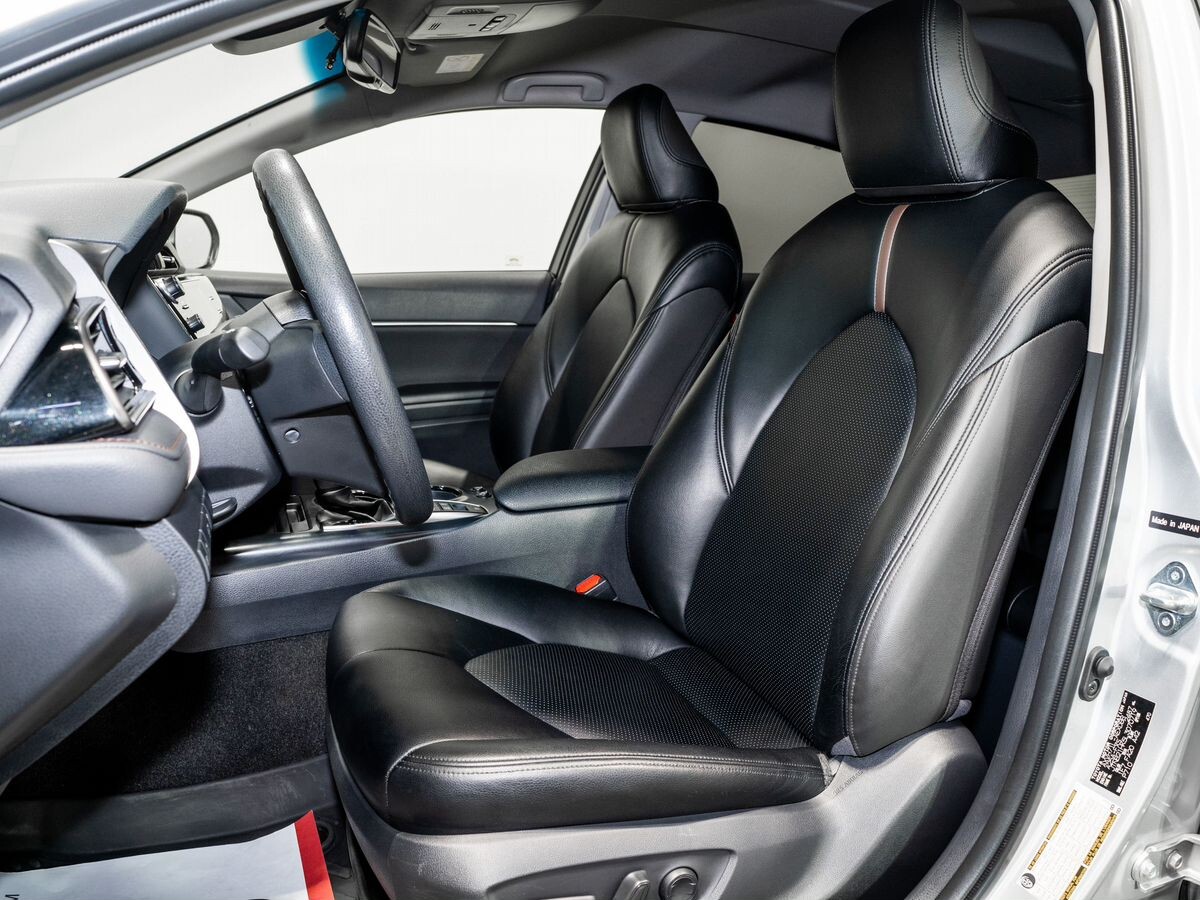 Toyota Camry 2020 - фото автомобиля