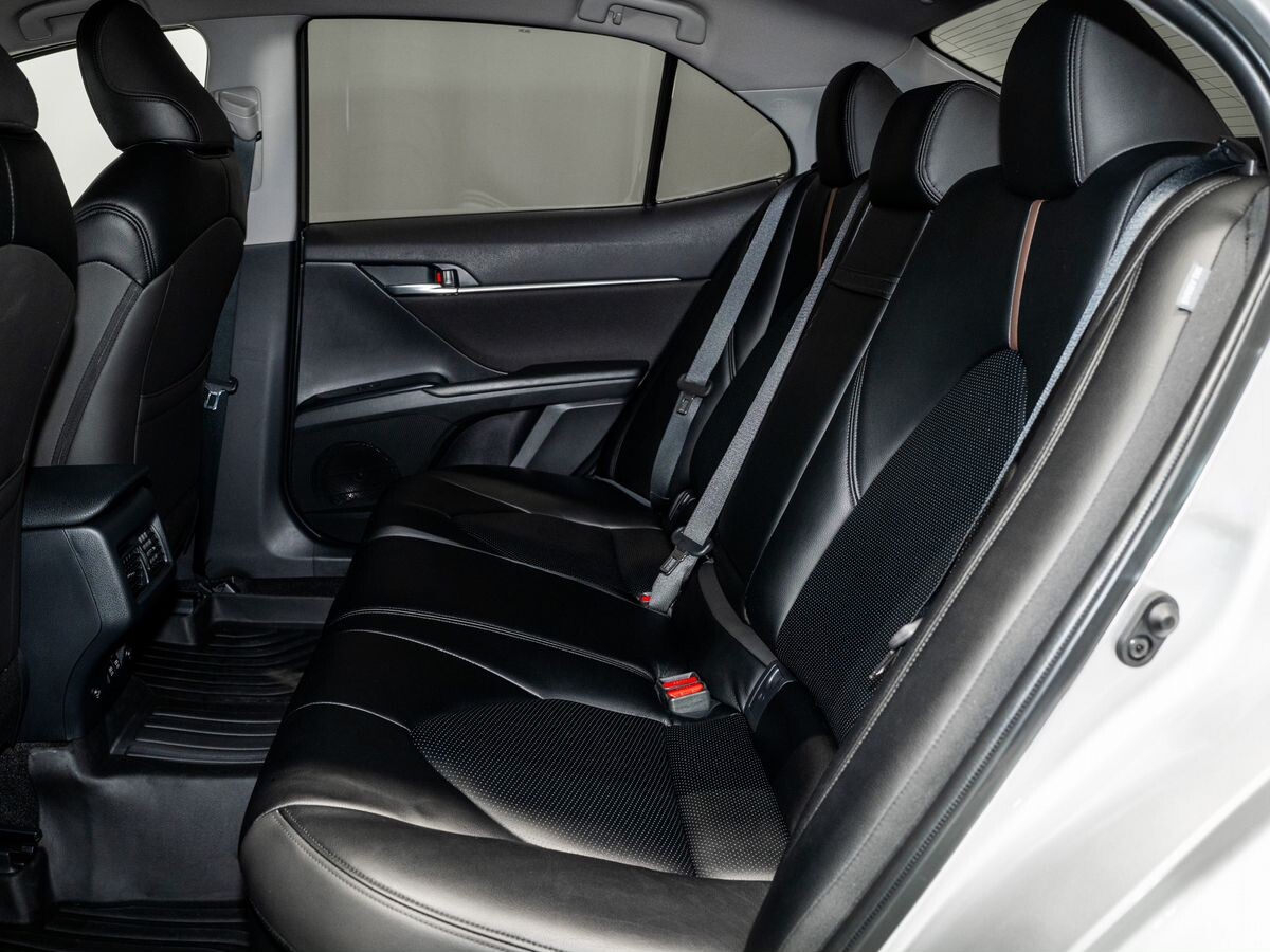 Toyota Camry 2020 - фото автомобиля