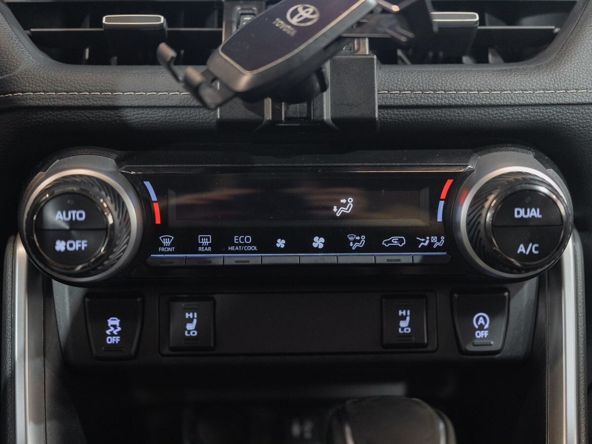 Toyota RAV4 2021 - фото автомобиля