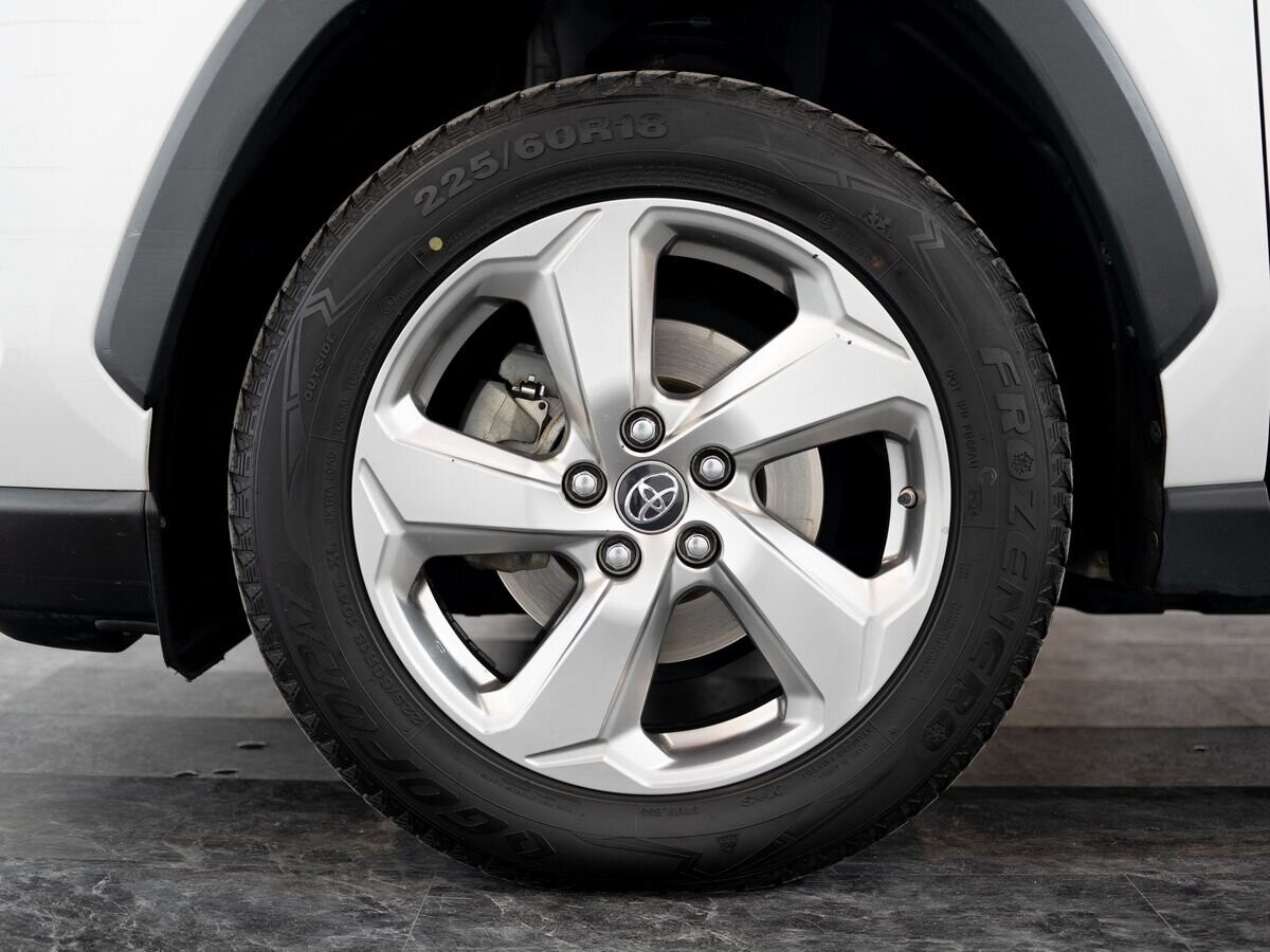 Toyota RAV4 2021 - фото автомобиля