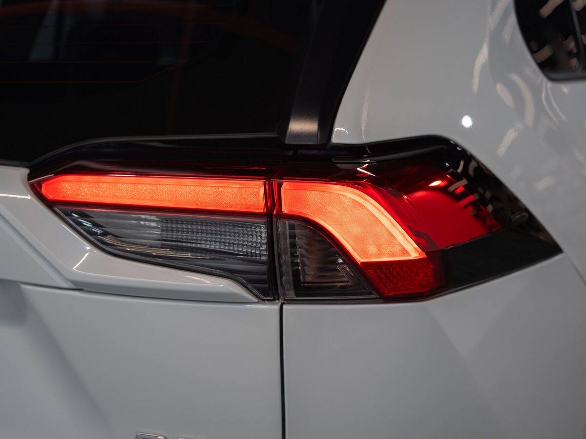 Toyota RAV4 2021 - фото автомобиля