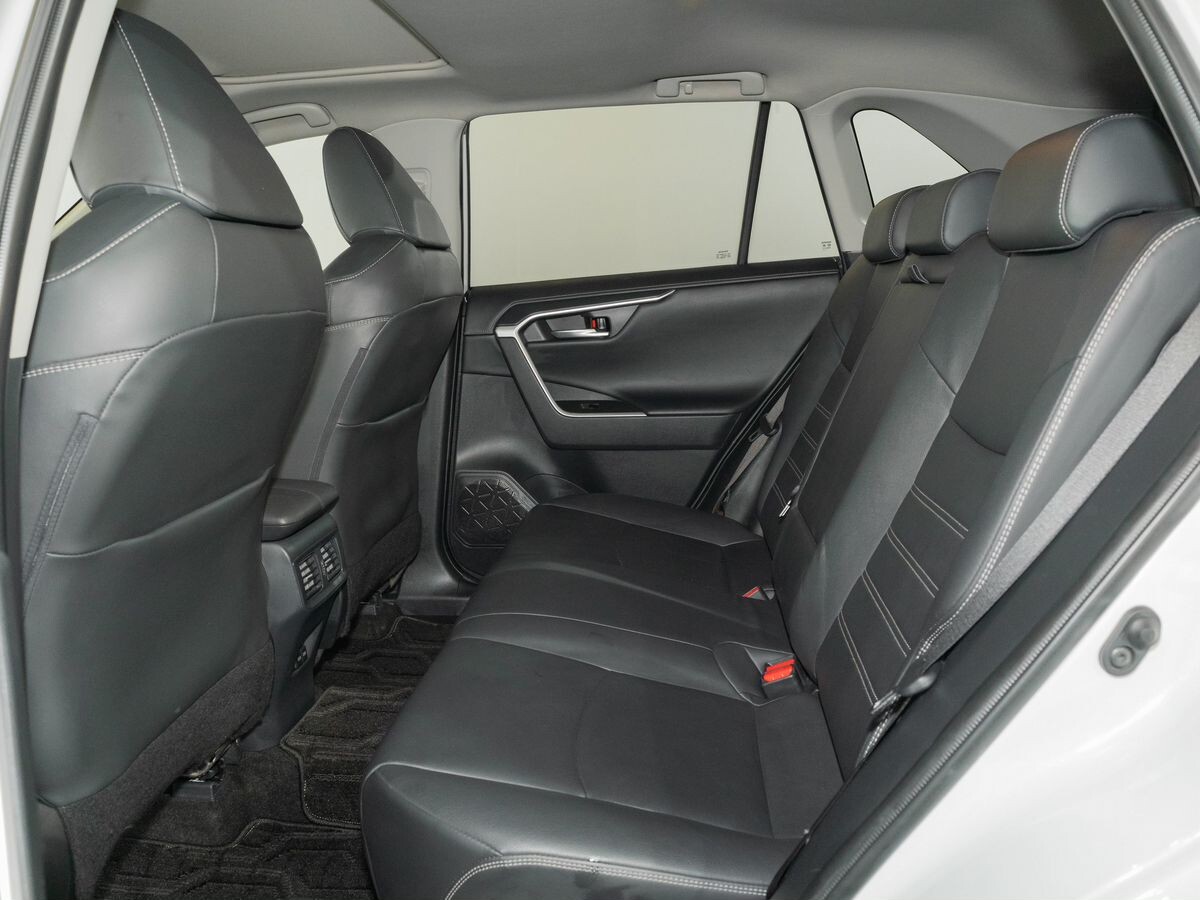 Toyota RAV4 2021 - фото автомобиля