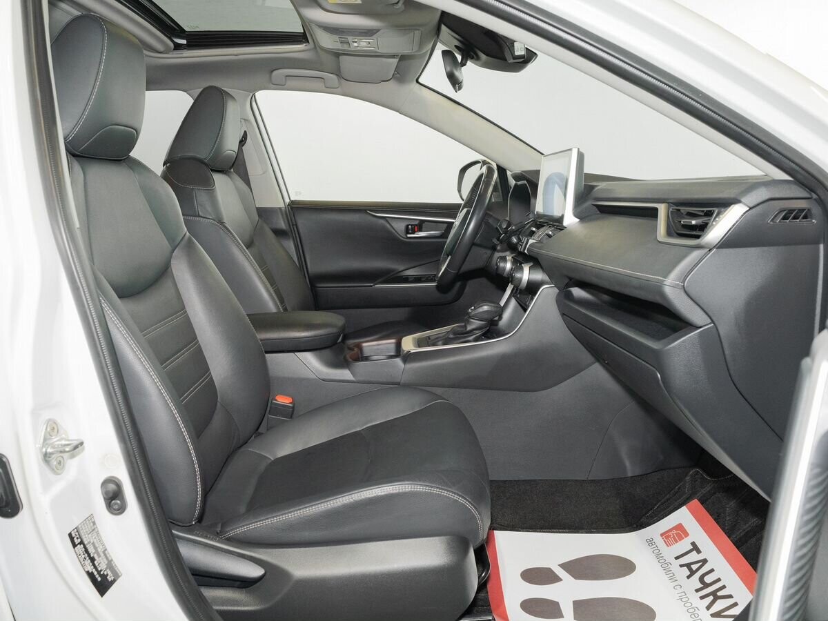 Toyota RAV4 2021 - фото автомобиля