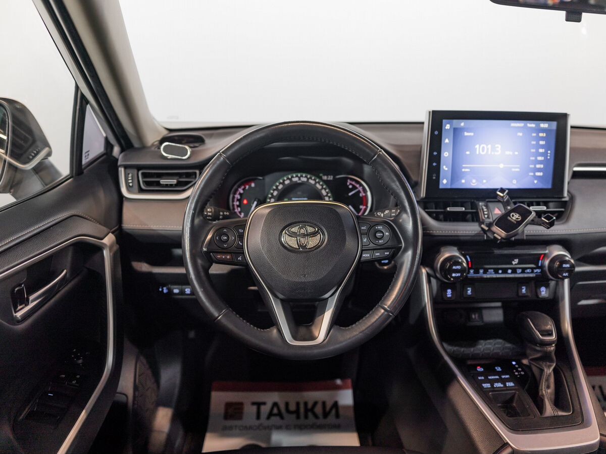 Toyota RAV4 2021 - фото автомобиля