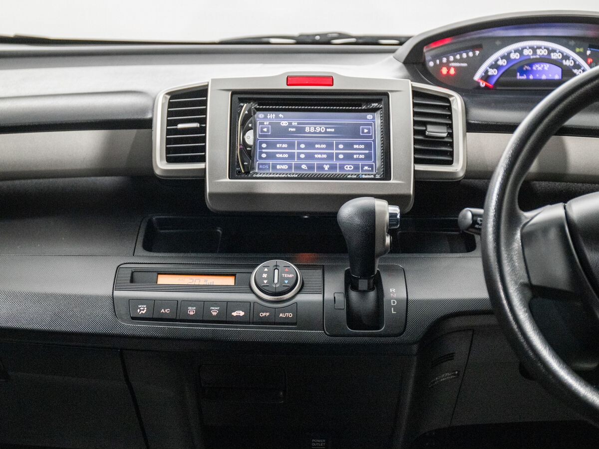 Honda Freed 2011 - фото автомобиля