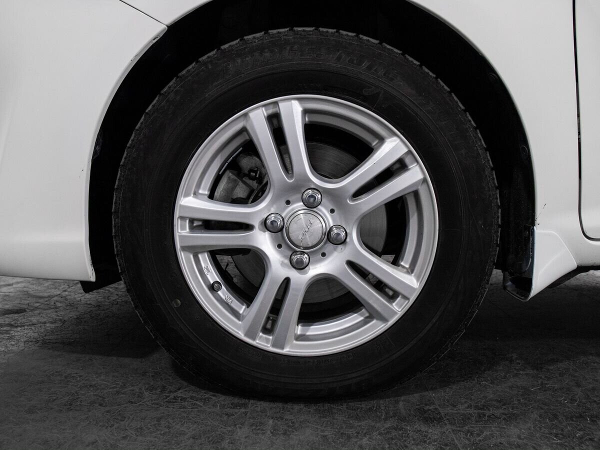 Toyota Corolla Fielder 2015 - фото автомобиля