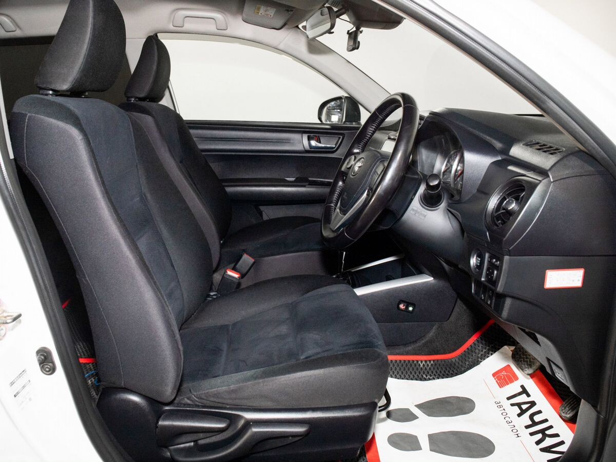 Toyota Corolla Fielder 2015 - фото автомобиля