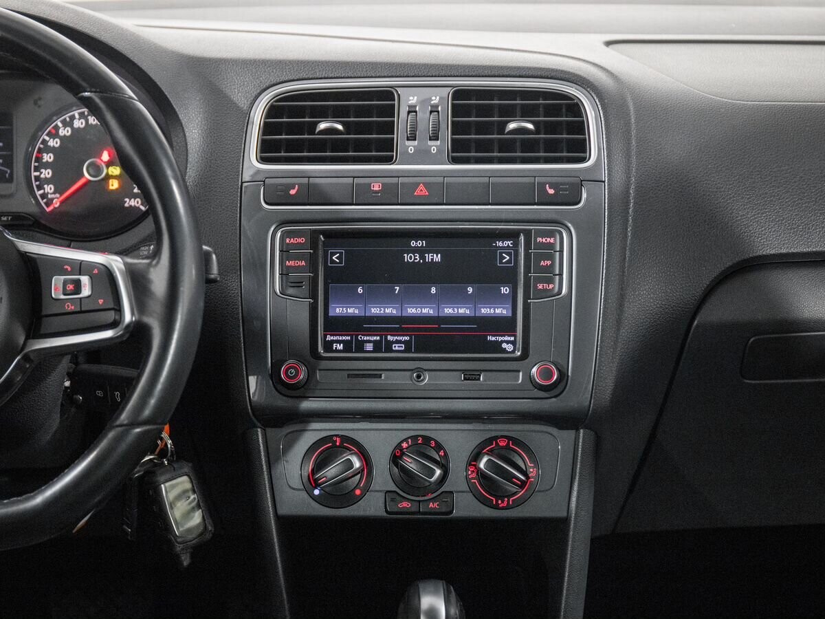 Volkswagen Polo 2019 - фото автомобиля