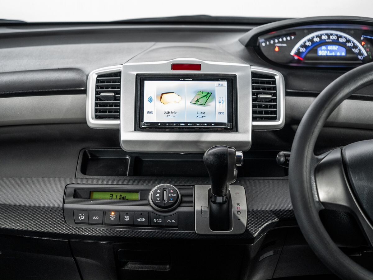 Honda Freed 2011 - фото автомобиля