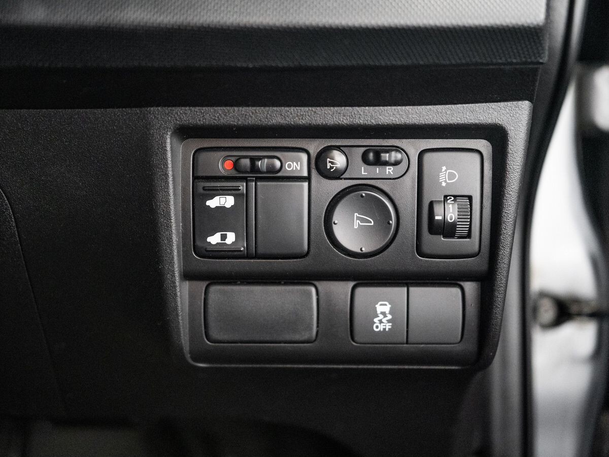 Honda Freed 2011 - фото автомобиля