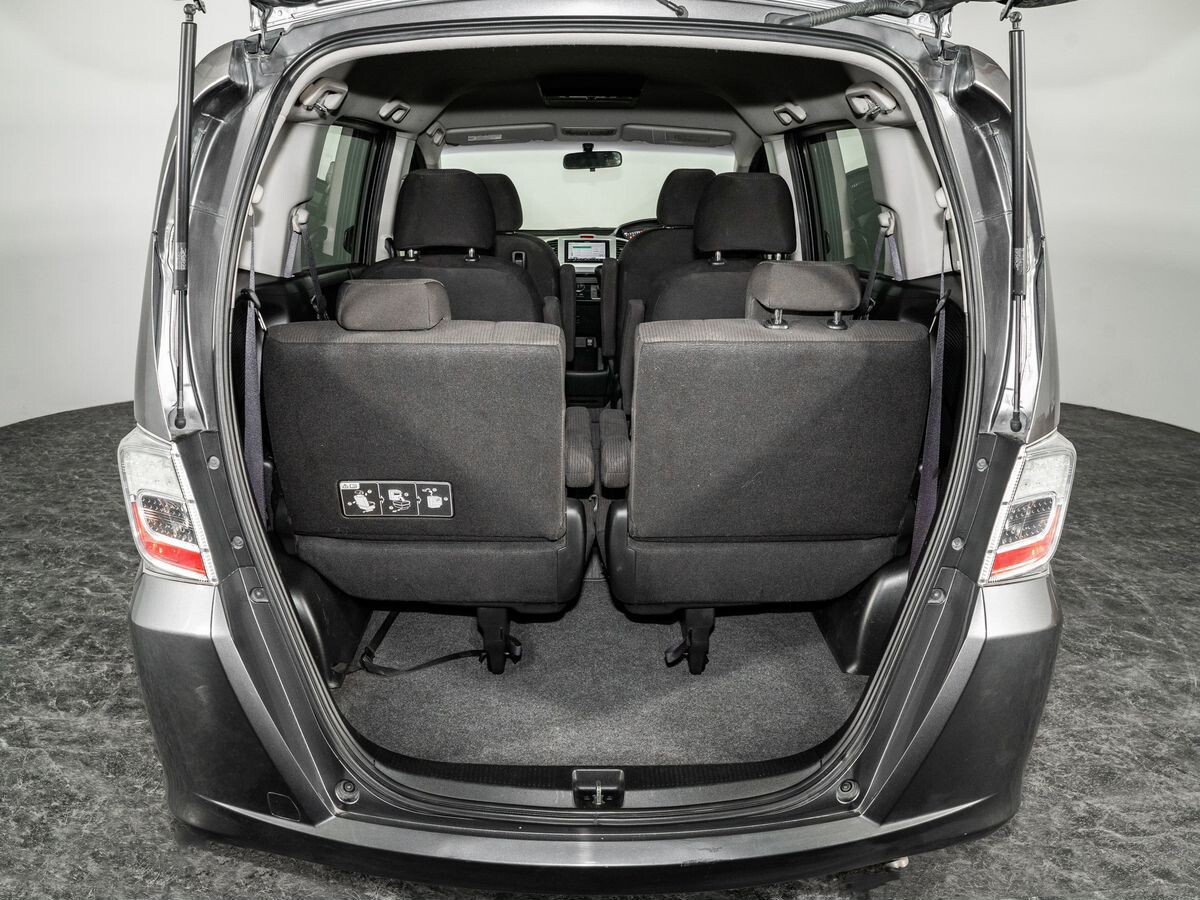 Honda Freed 2011 - фото автомобиля