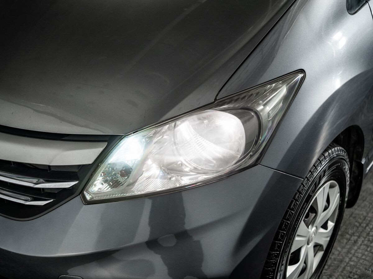 Honda Freed 2011 - фото автомобиля