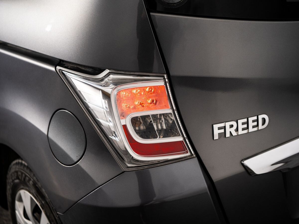 Honda Freed 2011 - фото автомобиля