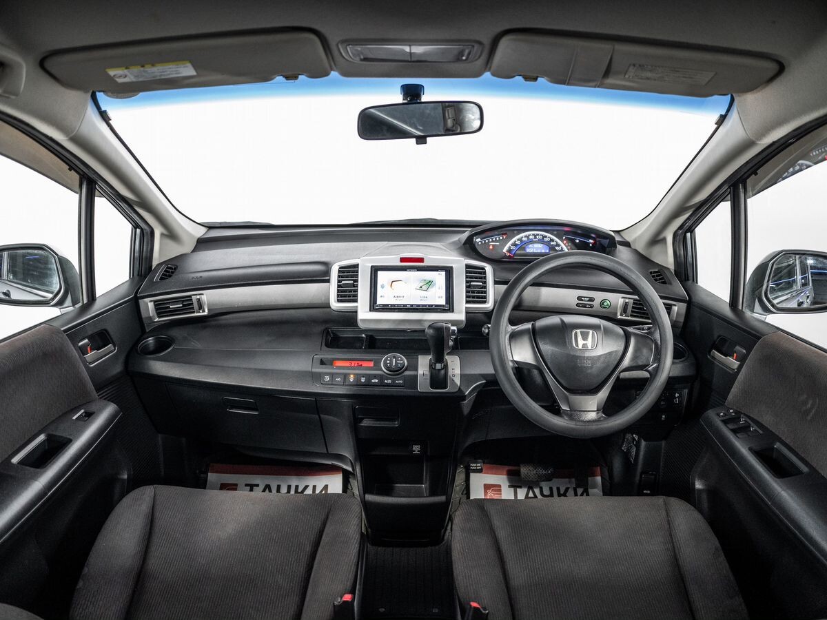 Honda Freed 2011 - фото автомобиля