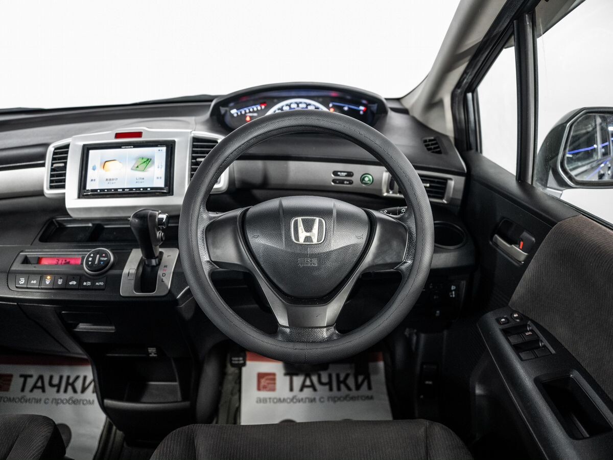 Honda Freed 2011 - фото автомобиля