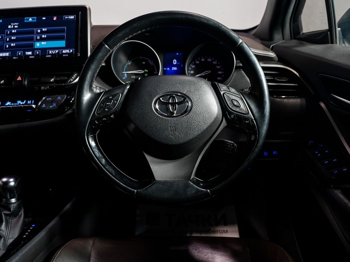 Toyota C-HR 2017 - фото автомобиля