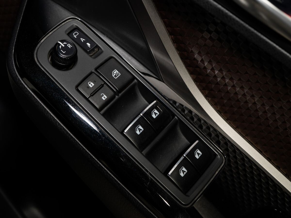 Toyota C-HR 2017 - фото автомобиля