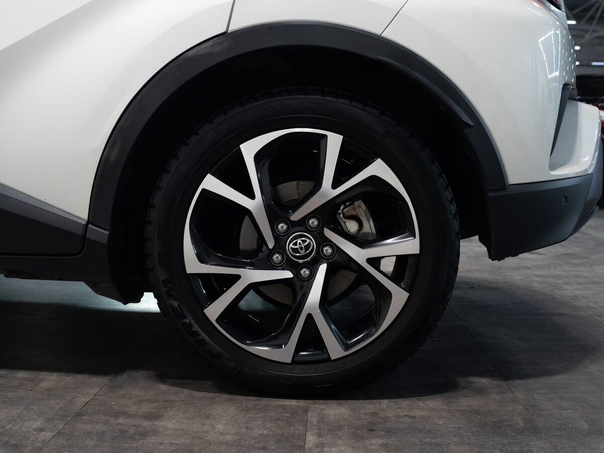 Toyota C-HR 2017 - фото автомобиля