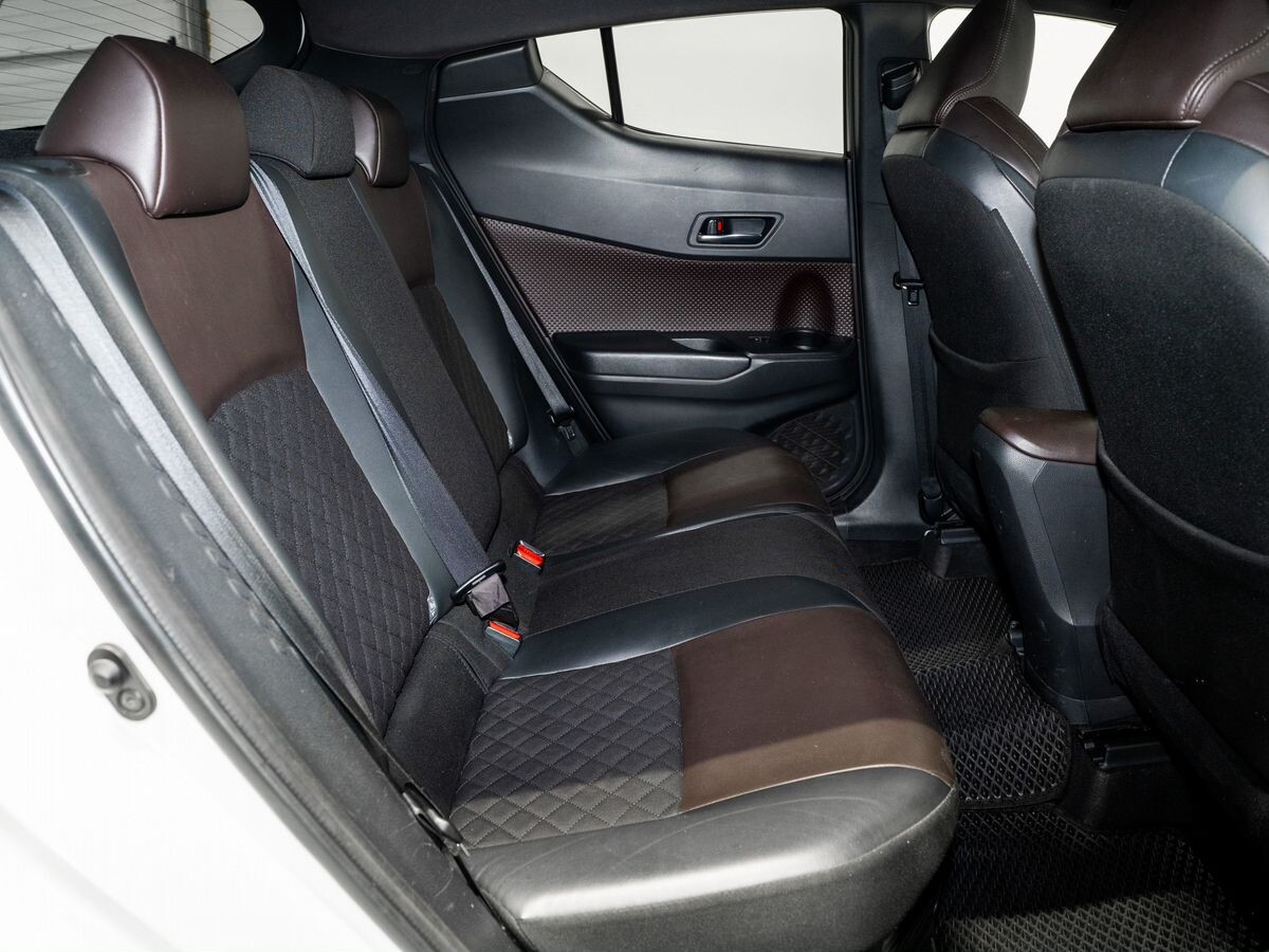 Toyota C-HR 2017 - фото автомобиля