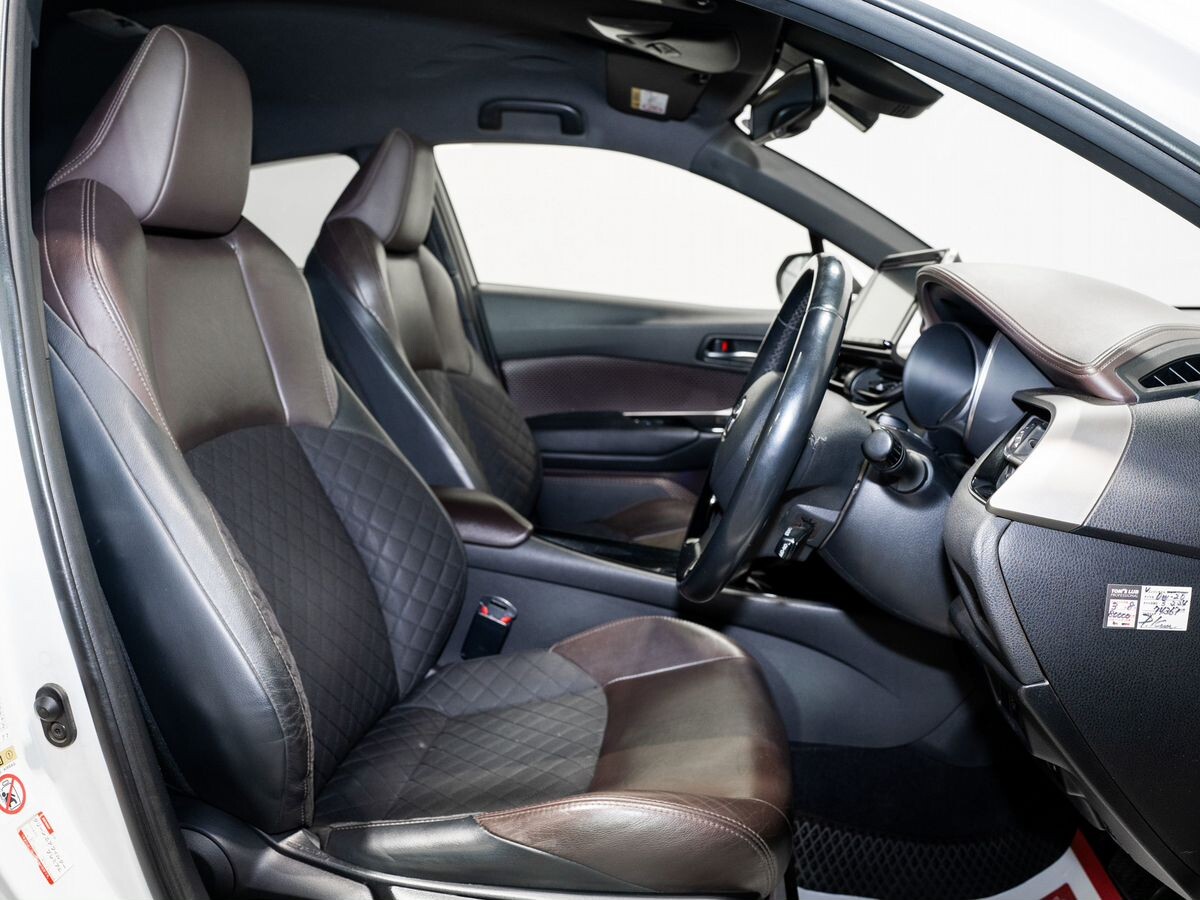 Toyota C-HR 2017 - фото автомобиля