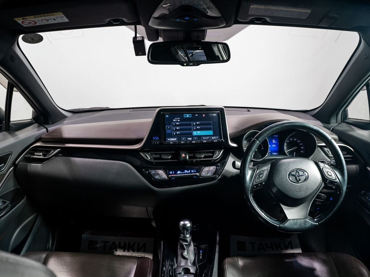 Toyota C-HR 2017 - фото автомобиля