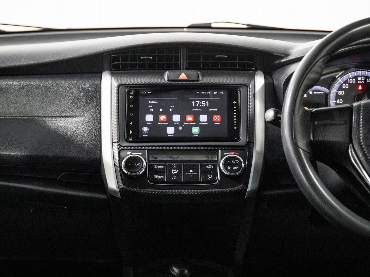 Toyota Corolla 2015 - фото автомобиля