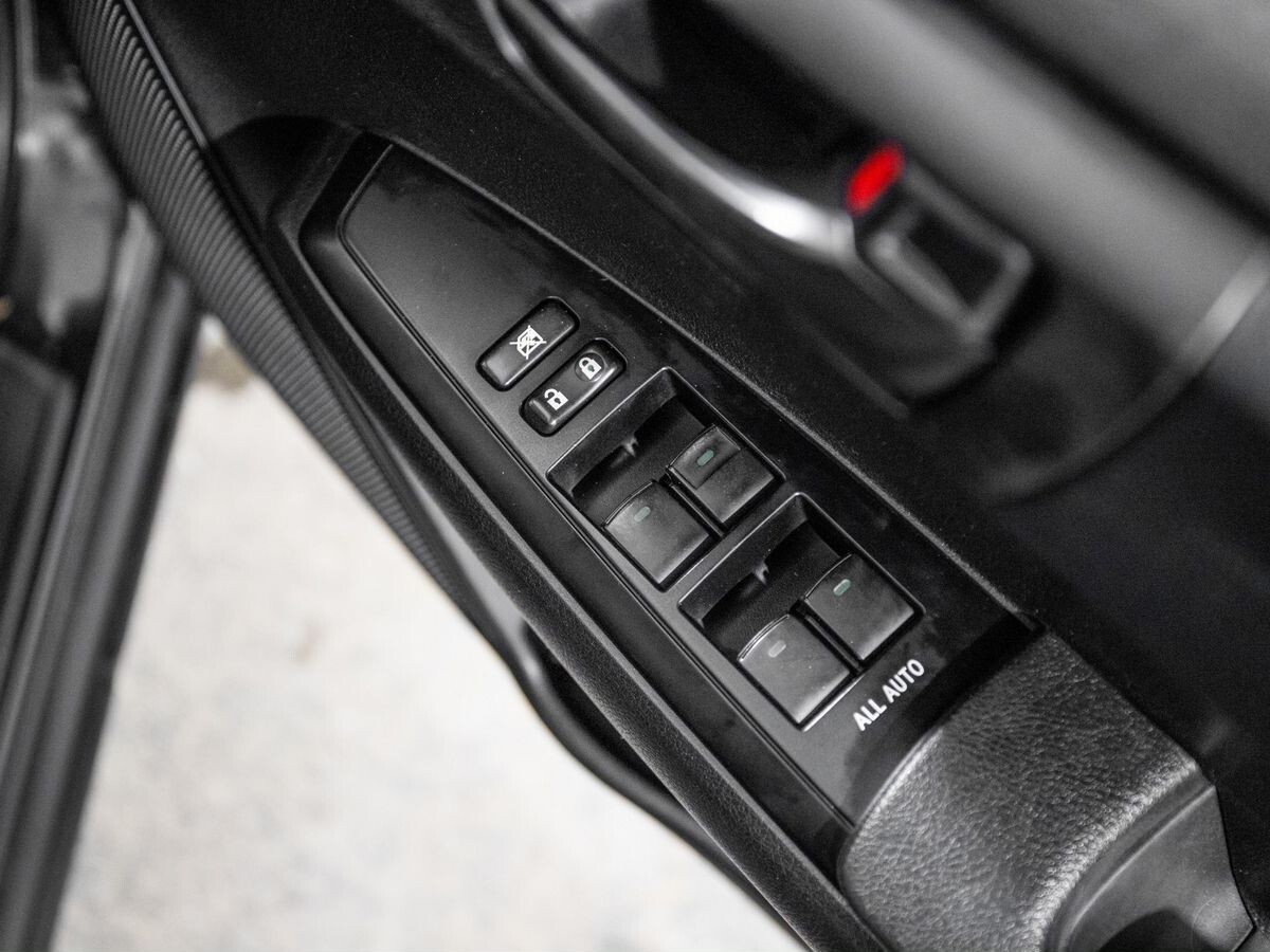 Toyota Corolla 2015 - фото автомобиля