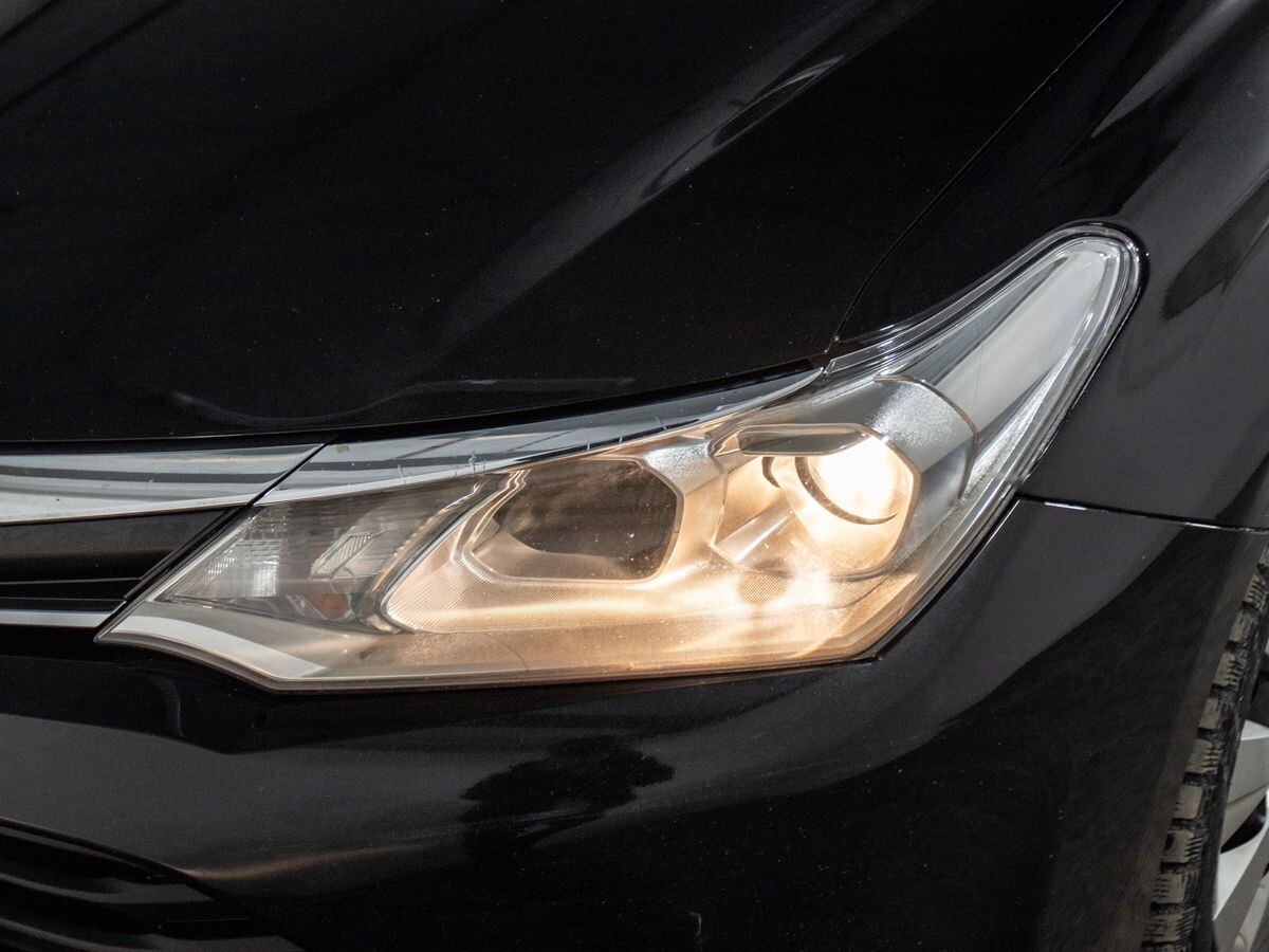 Toyota Corolla 2015 - фото автомобиля