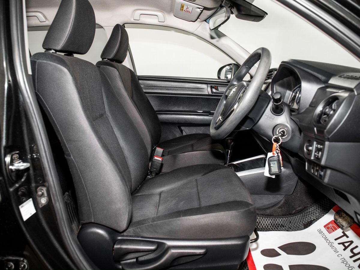 Toyota Corolla 2015 - фото автомобиля