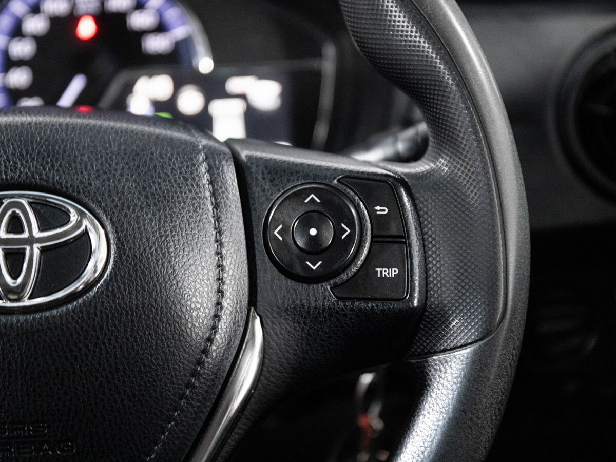 Toyota Corolla 2015 - фото автомобиля