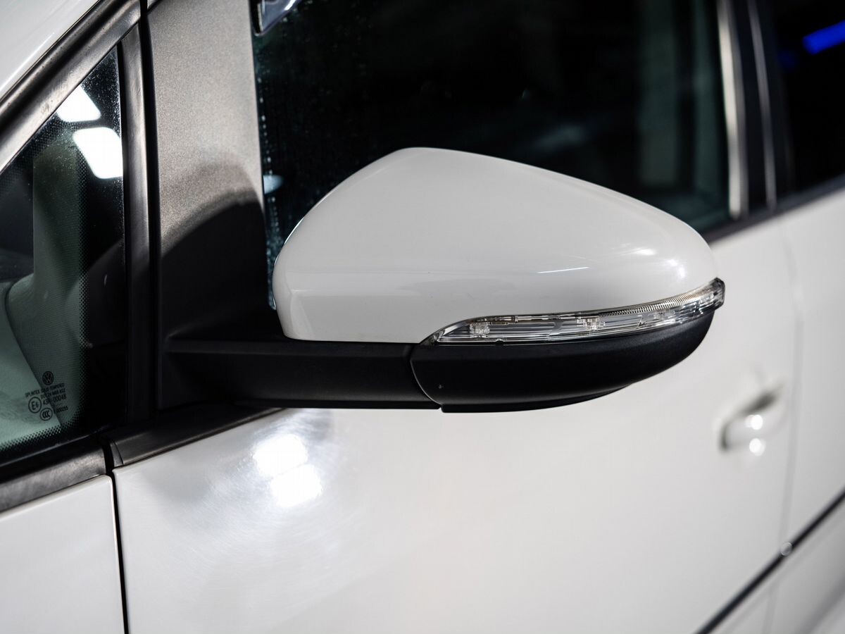 Volkswagen Touran 2011 - фото автомобиля