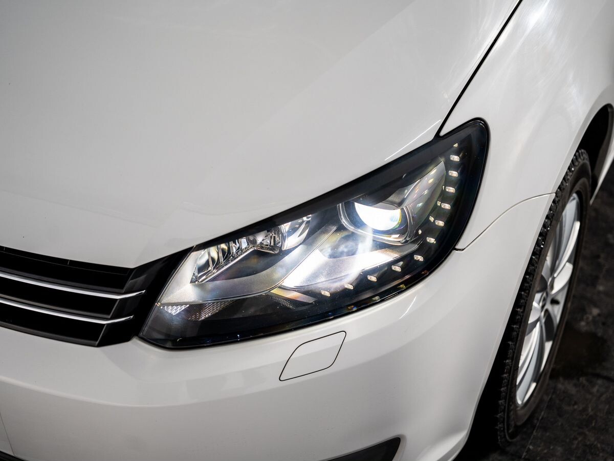 Volkswagen Touran 2011 - фото автомобиля