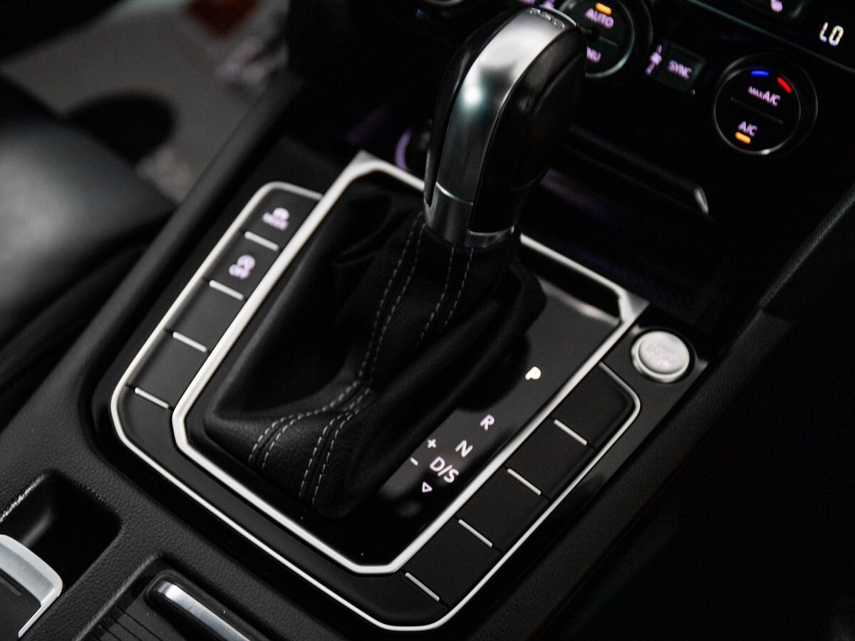 Volkswagen Passat 2015 - фото автомобиля