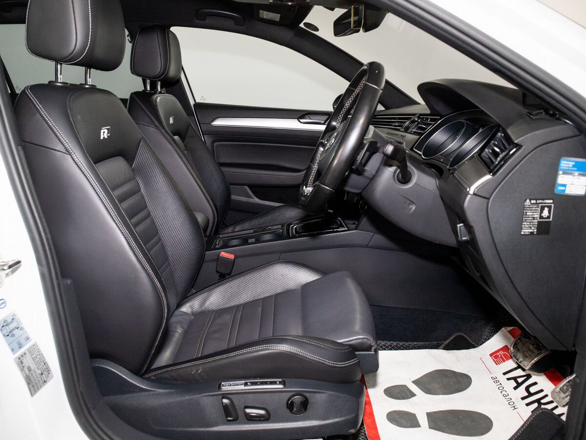 Volkswagen Passat 2015 - фото автомобиля