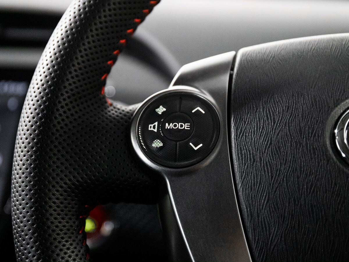 Toyota Prius 2014 - фото автомобиля