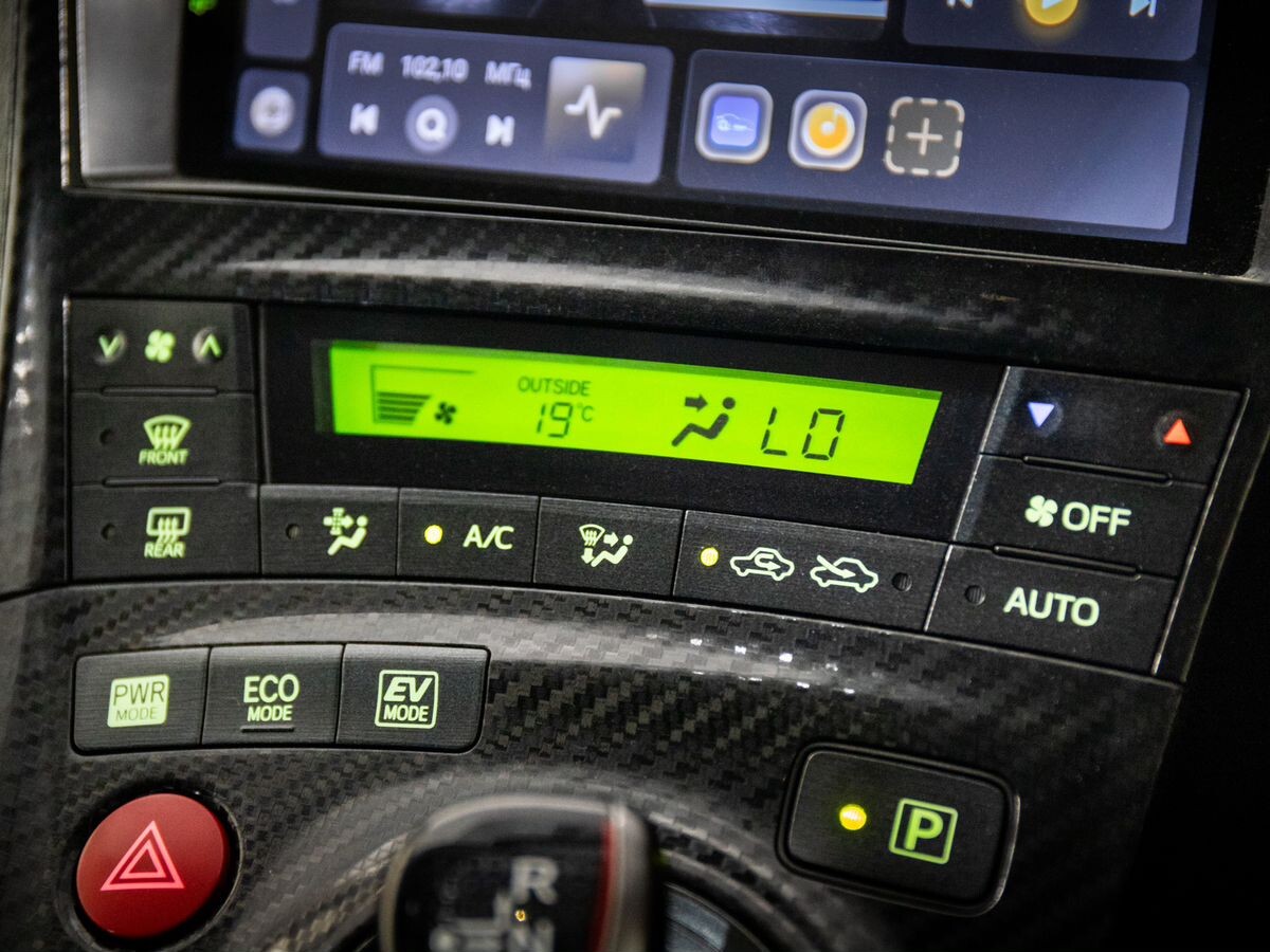 Toyota Prius 2014 - фото автомобиля