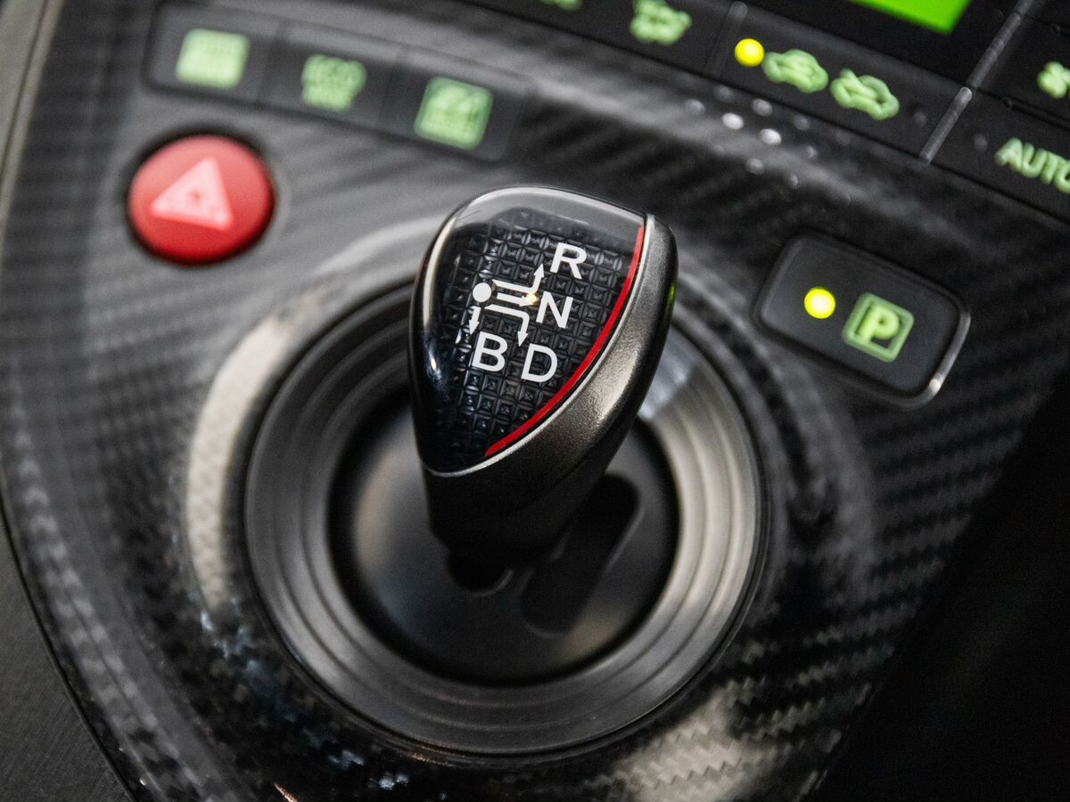 Toyota Prius 2014 - фото автомобиля