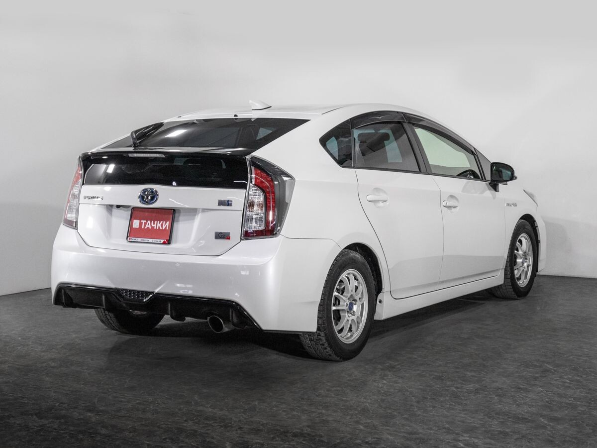 Toyota Prius 2014 - фото автомобиля