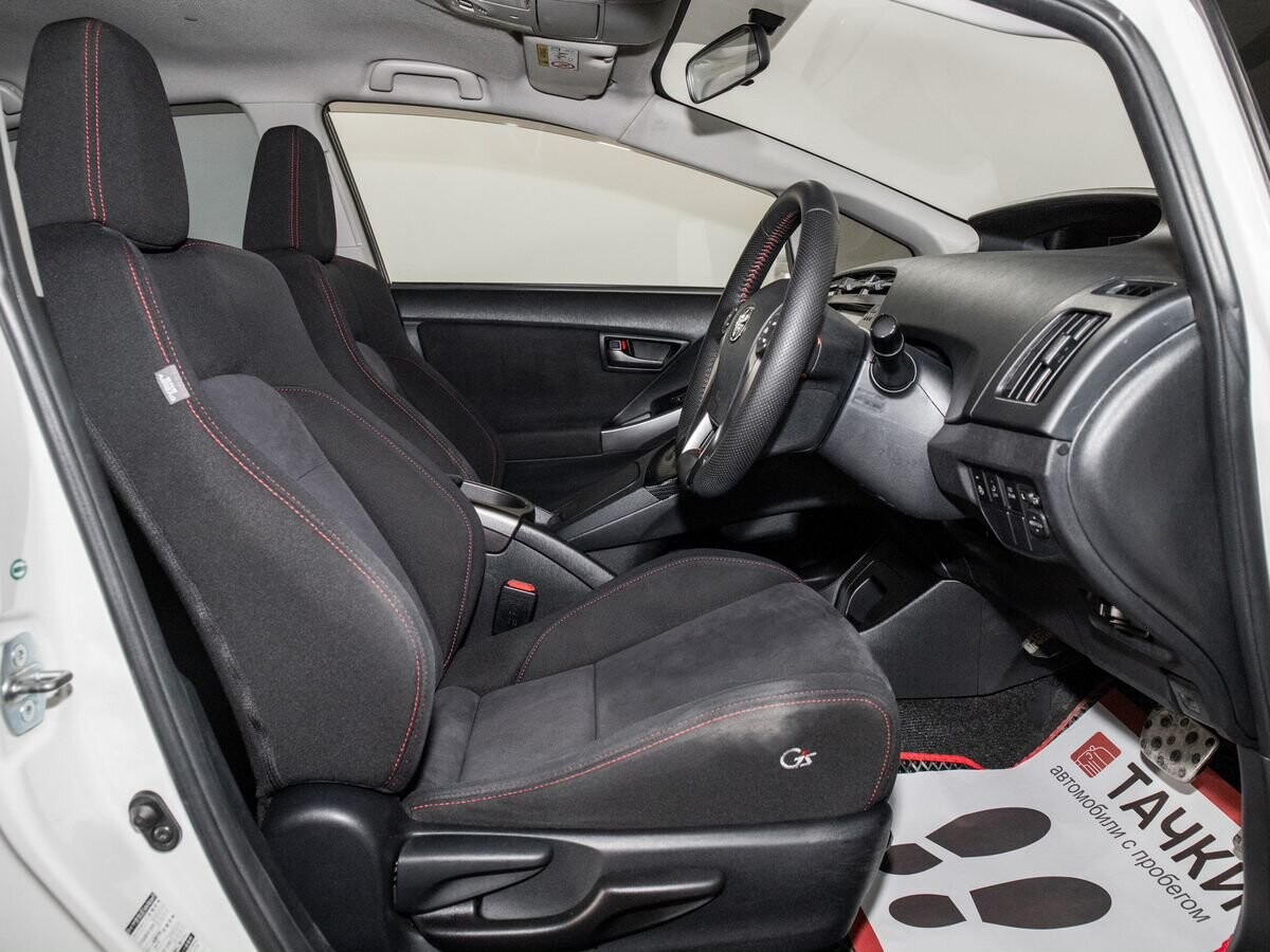 Toyota Prius 2014 - фото автомобиля