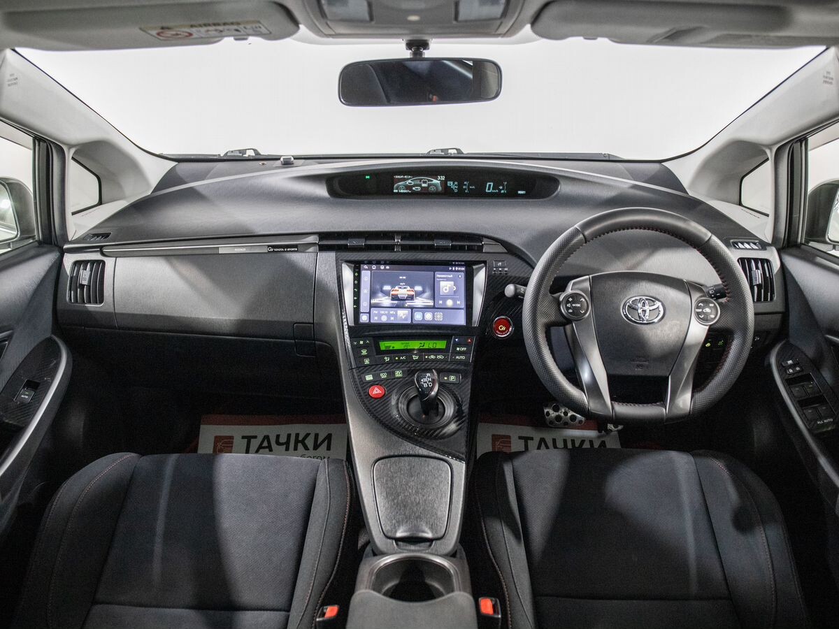 Toyota Prius 2014 - фото автомобиля