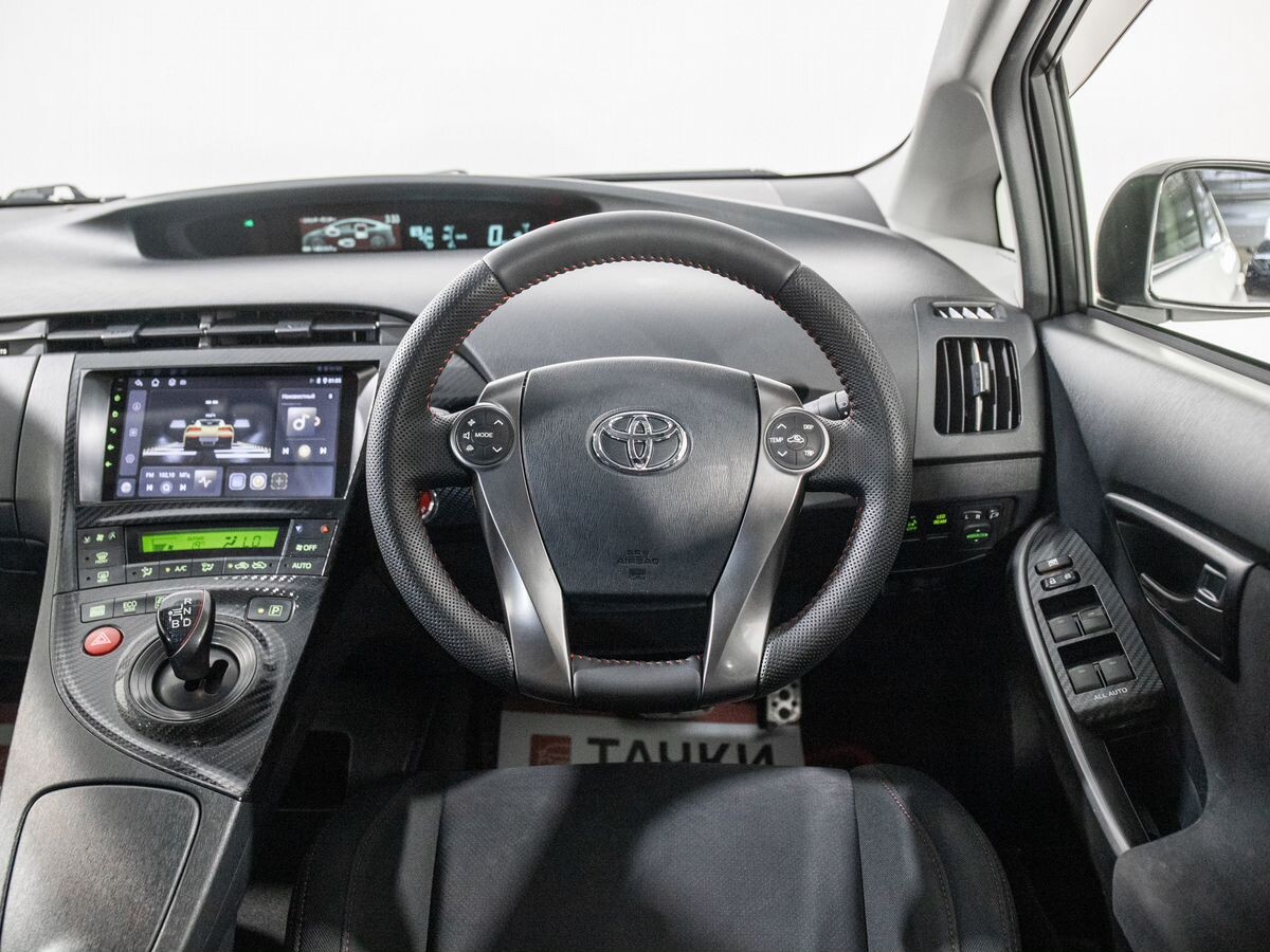 Toyota Prius 2014 - фото автомобиля