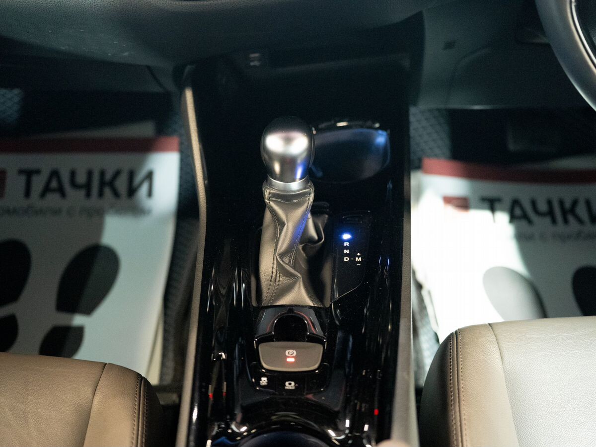 Toyota C-HR 2020 - фото автомобиля