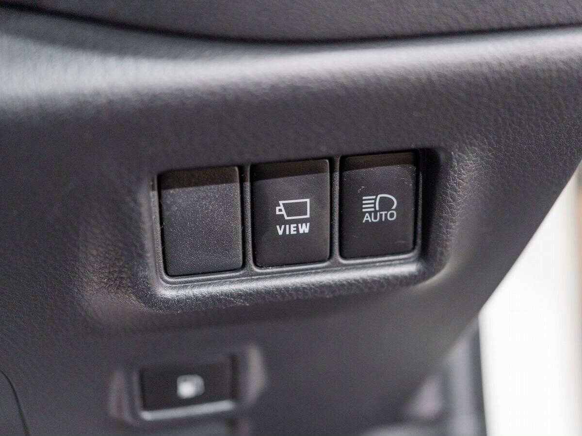 Toyota C-HR 2020 - фото автомобиля