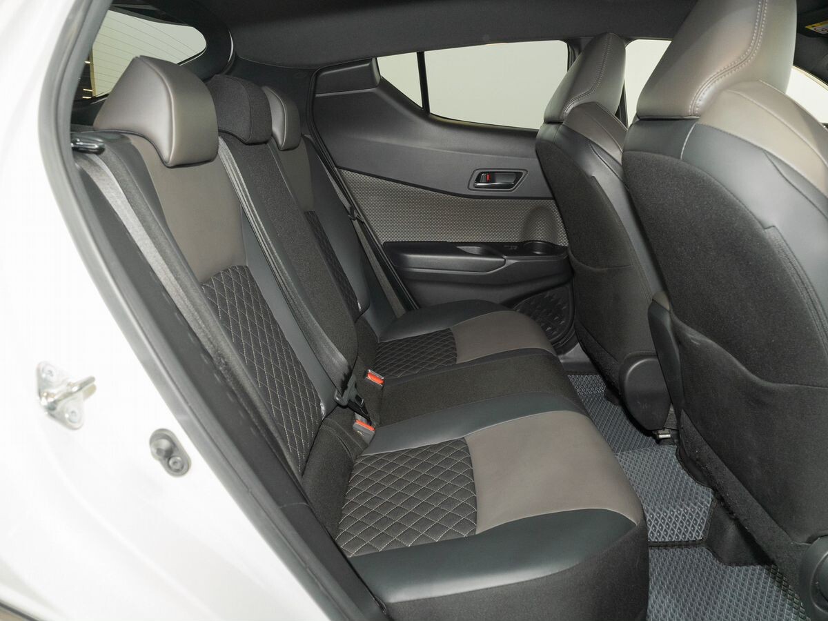 Toyota C-HR 2020 - фото автомобиля