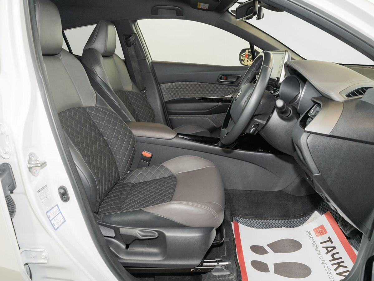 Toyota C-HR 2020 - фото автомобиля